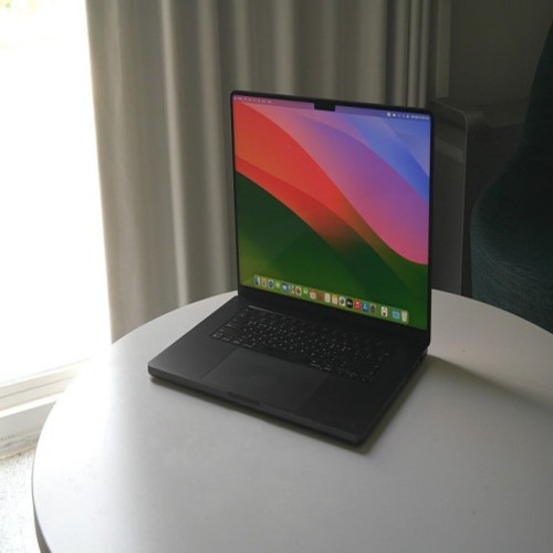 MacBook Pro 16″ (M3 Pro, 18 GB RAM · 512 GB)
